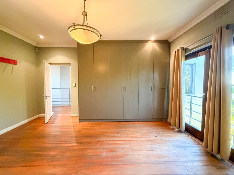 3 Bedroom Property for Sale in Vredehoek Western Cape